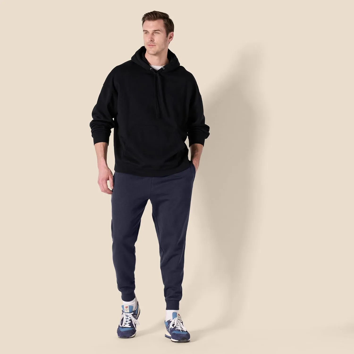 Amazon Essentials Men's Relaxed Joggers Sweatpants, Fleece, Comfortable Fit