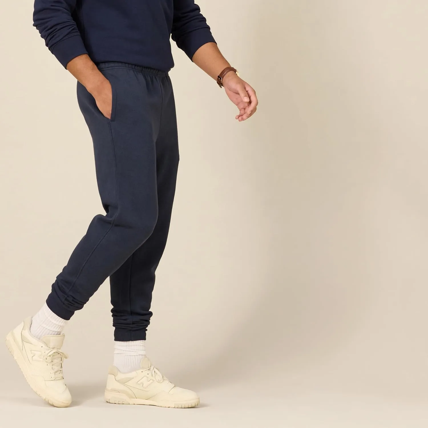 Amazon Essentials Men's Relaxed Joggers Sweatpants, Fleece, Comfortable Fit
